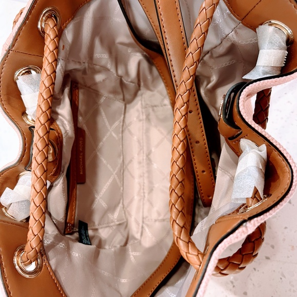 Like New Michael Kors Light Peachy Peachy - Picture 7 of 7